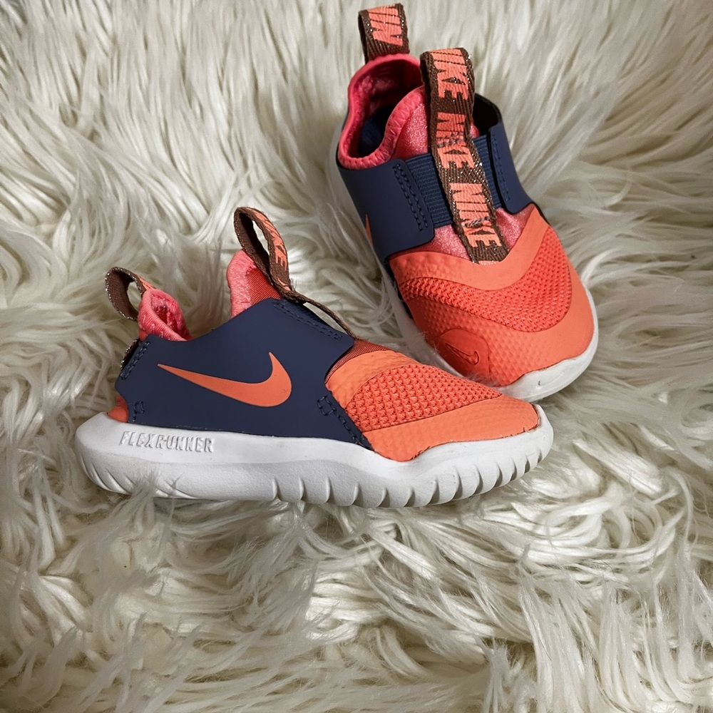 Toddler girl Nike flex shoes size 6c